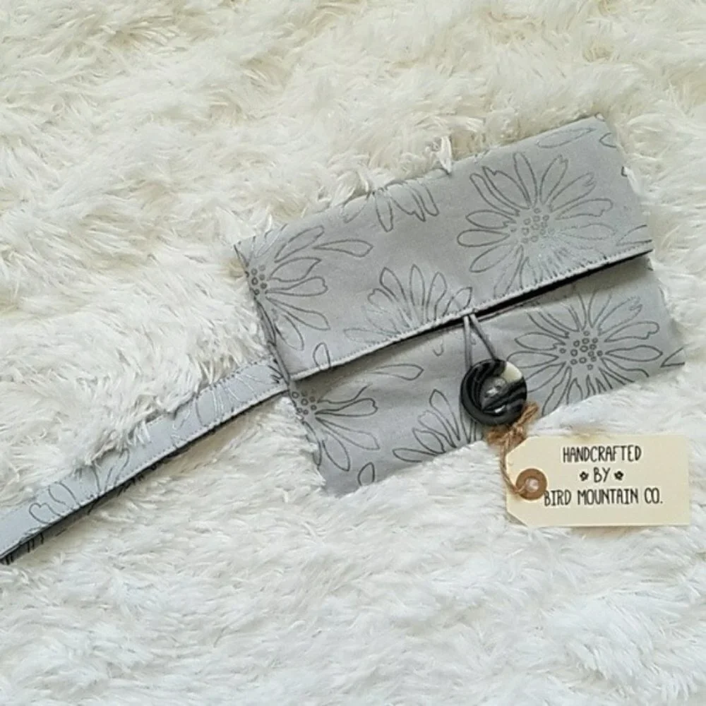 NWT Handmade Bird Mountain Gray Silver Floral Print Clutch Wristlet
